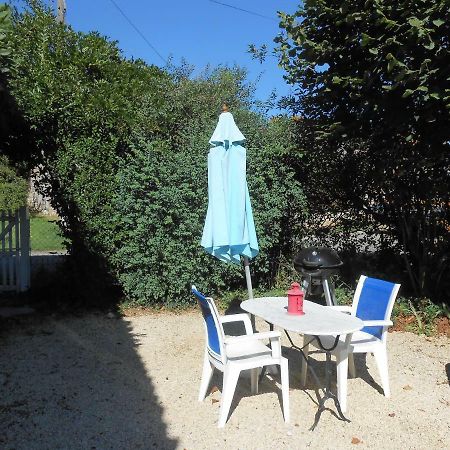 Chat Noir Gite Et Chambre D'Hotes Genouille  Εξωτερικό φωτογραφία