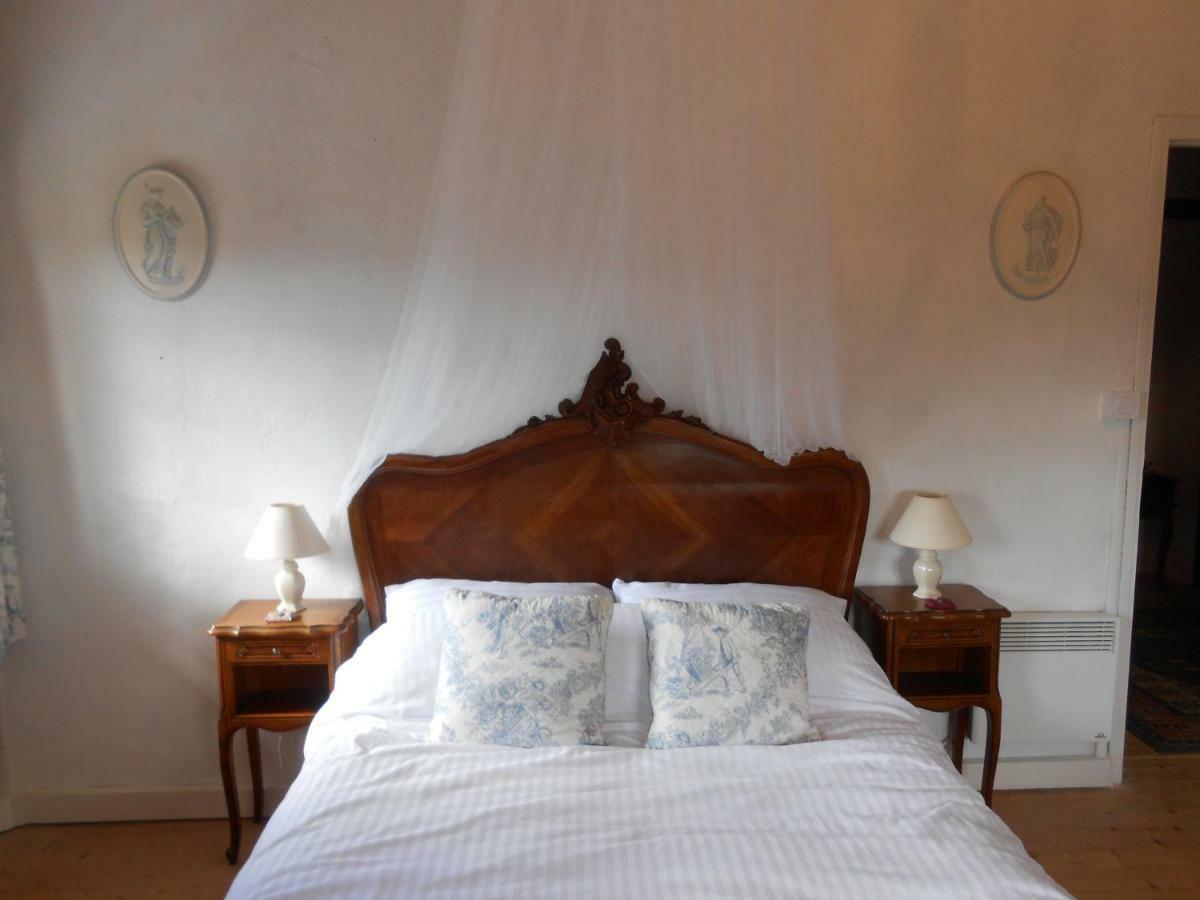 Chat Noir Gite Et Chambre D'Hotes Bed and Breakfast Genouille  Εξωτερικό φωτογραφία