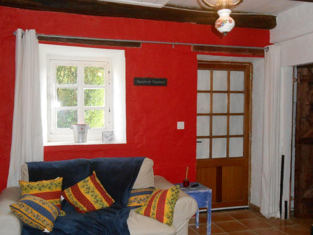 Chat Noir Gite Et Chambre D'Hotes Genouille  Εξωτερικό φωτογραφία