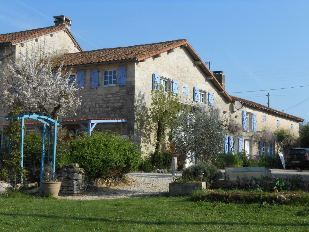 Chat Noir Gite Et Chambre D'Hotes Genouille  Εξωτερικό φωτογραφία