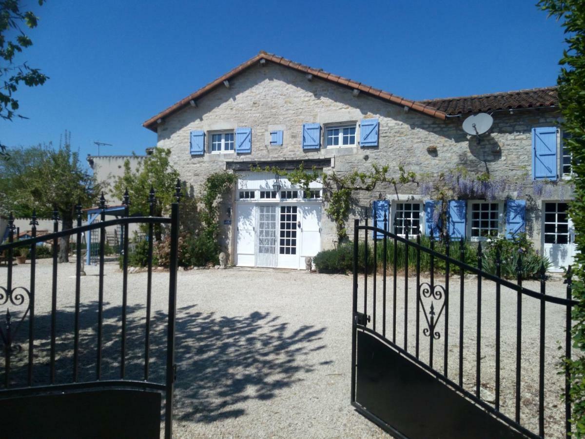 Chat Noir Gite Et Chambre D'Hotes Genouille  Εξωτερικό φωτογραφία