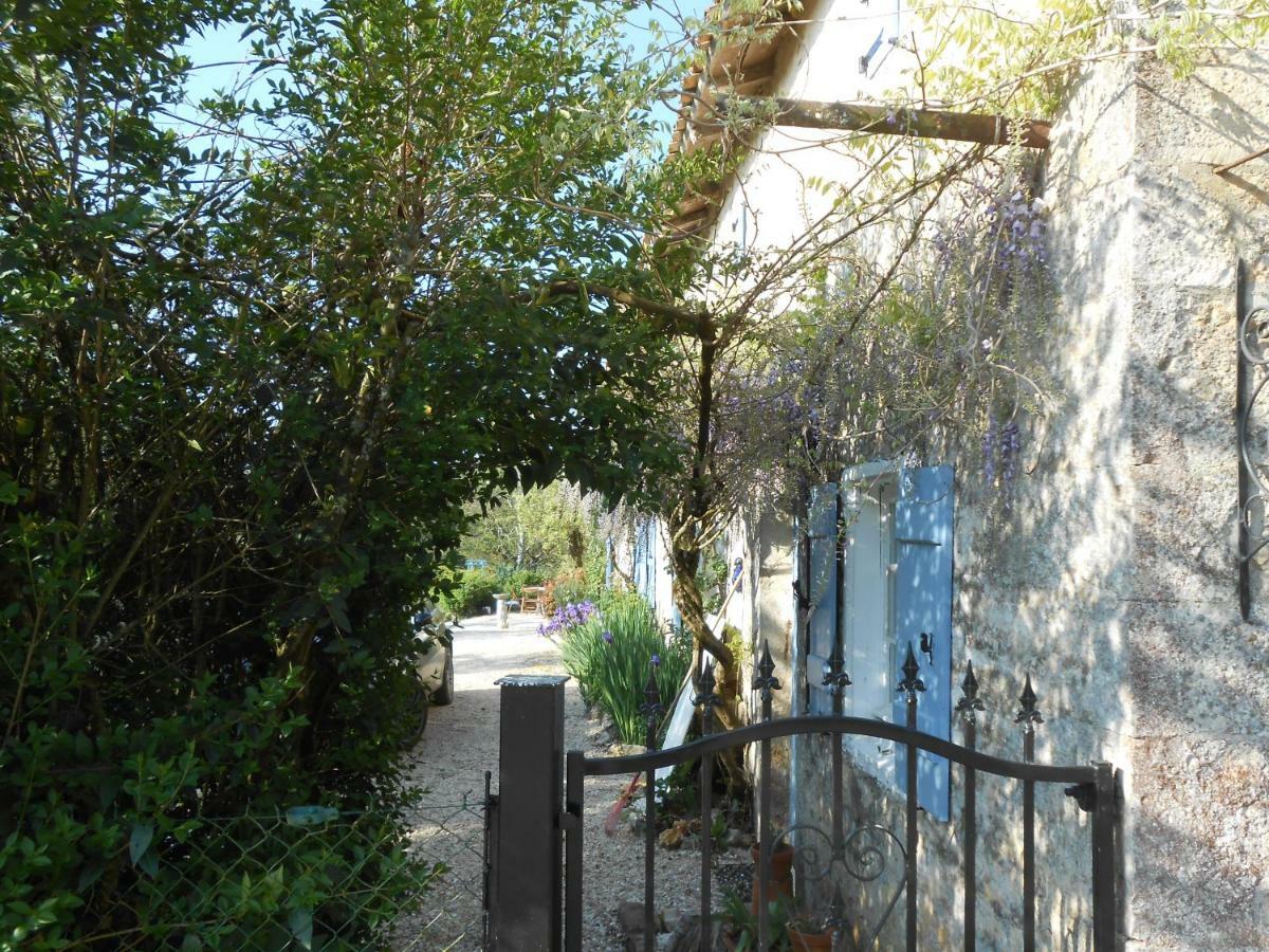 Chat Noir Gite Et Chambre D'Hotes Bed and Breakfast Genouille  Εξωτερικό φωτογραφία