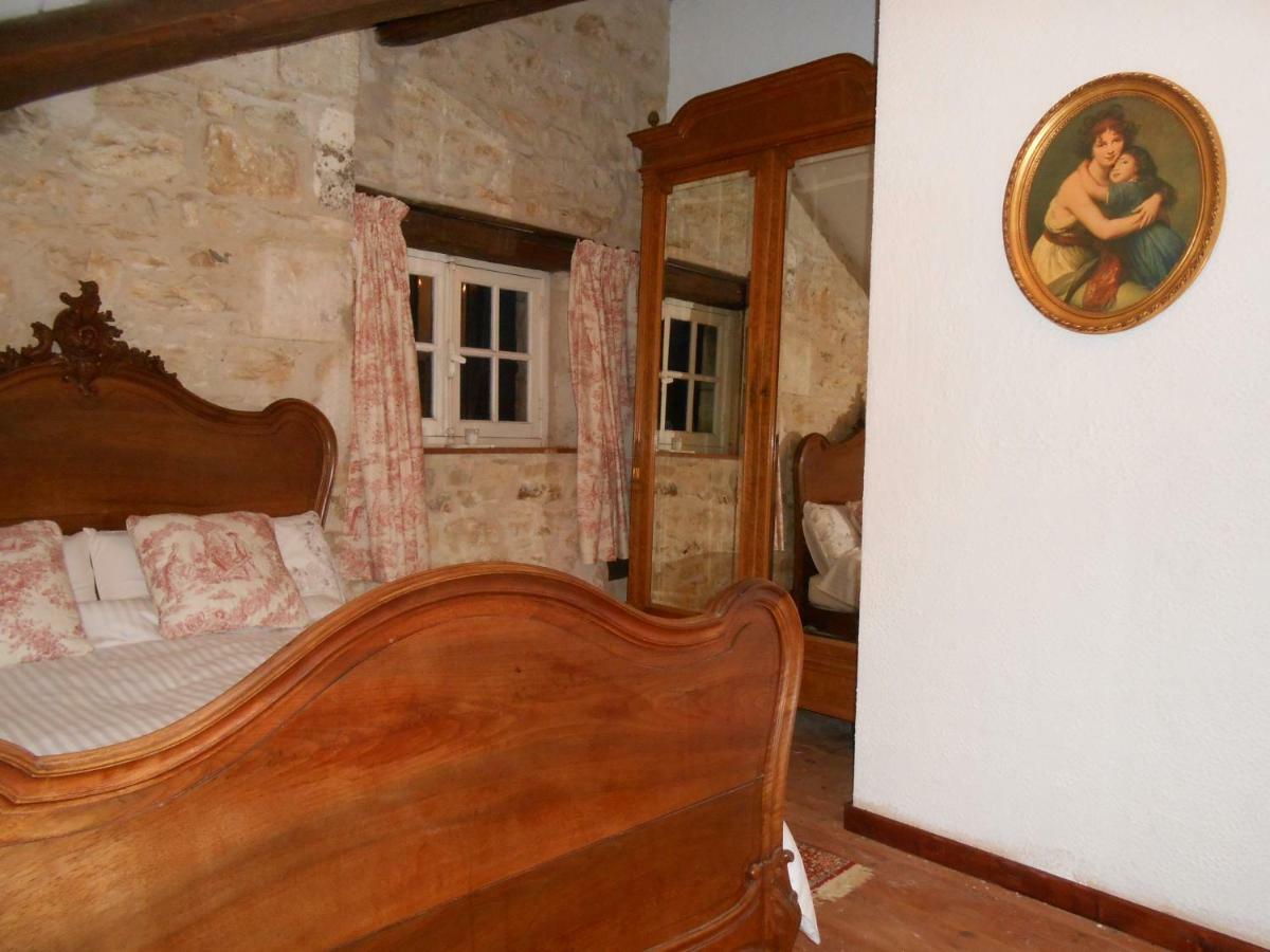 Chat Noir Gite Et Chambre D'Hotes Genouille  Εξωτερικό φωτογραφία